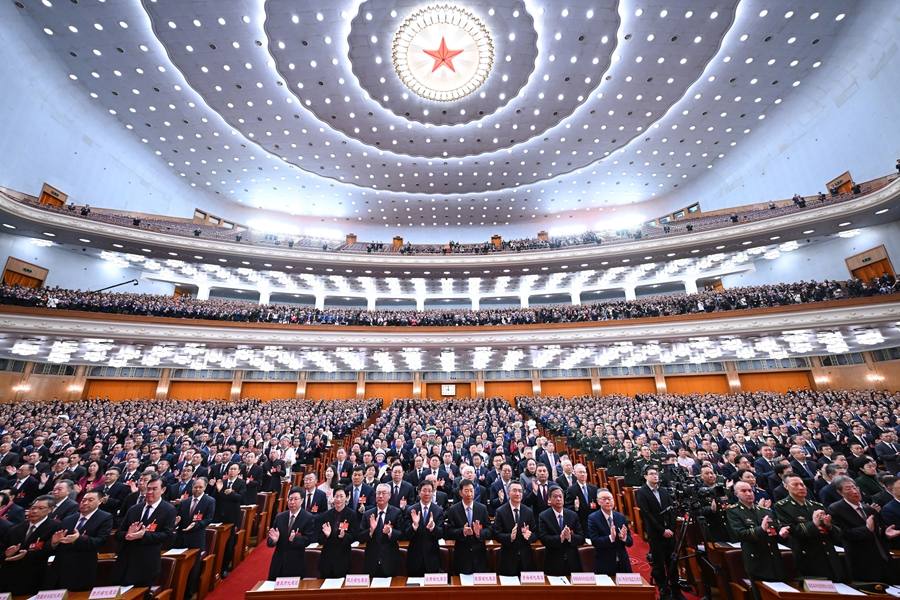 Xi Jinping e altri leader del Partito e dello Stato alla seconda plenaria della quarta sessione della XIV APN