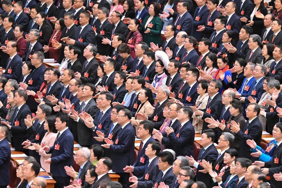 Xi Jinping e altri leader del Partito e dello Stato alla seconda plenaria della quarta sessione della XIV APN