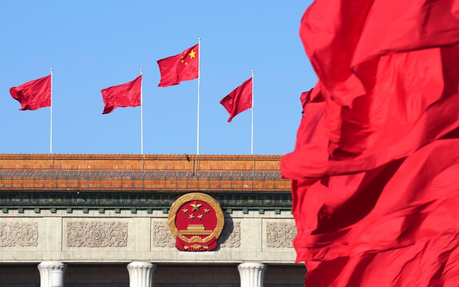 Xi Jinping e altri leader del Partito e dello Stato presenti alla chiusura della sessione della CCPPC