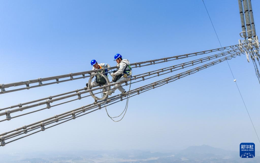 Inizia la revisione completa per la trasmissione di energia da ovest a est