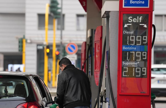 Presidente della Commissione Europea afferma che il conflitto in Medio Oriente sta facendo aumentare i costi energetici