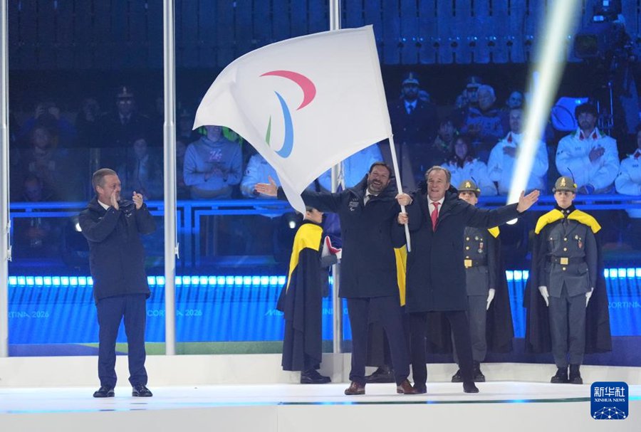 Milano-Cortina, si spegne la fiamma olimpica