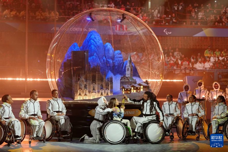 Milano-Cortina, si spegne la fiamma olimpica