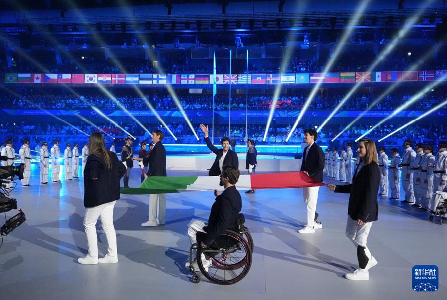Milano-Cortina, si spegne la fiamma olimpica