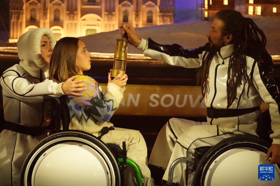 Milano-Cortina, si spegne la fiamma olimpica