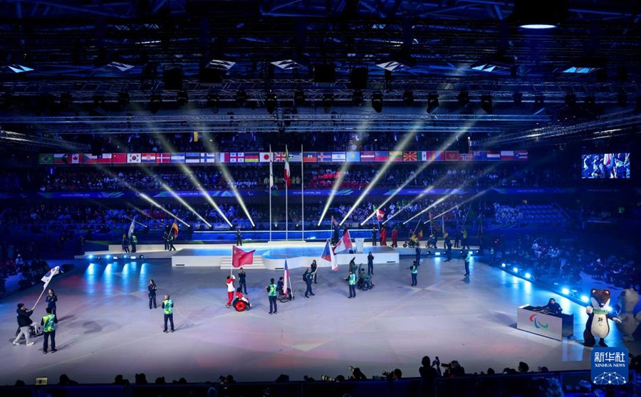 Milano-Cortina, si spegne la fiamma olimpica