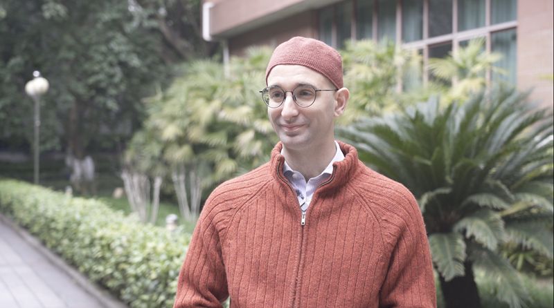 Usare la sinologia come ponte per connettere la Cina e il mondo: intervista a Dario Famularo