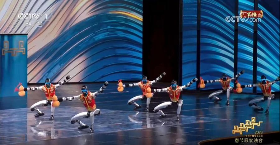 Robot si esibiscono nello spettacolo "WuBOT" al Gala della Festa di Primavera del 2026. (CCTV)
