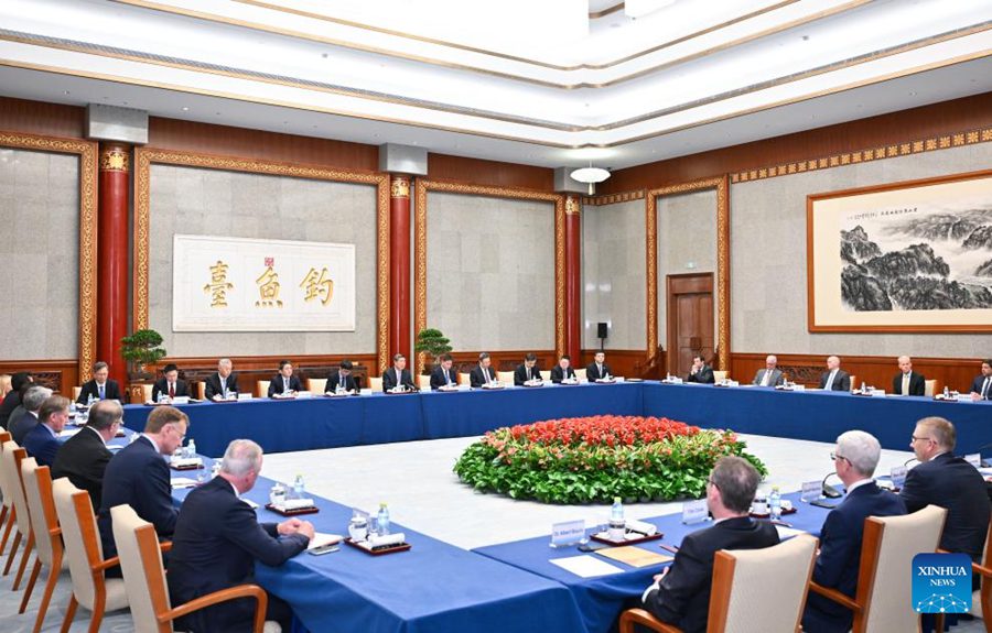 Il Vice Premier cinese He Lifeng incontra una delegazione dell'U.S.-China Business Council (USCBC) a Beijing, capitale della Cina. (22 marzo 2026 - Xinhua/Yue Yuewei)