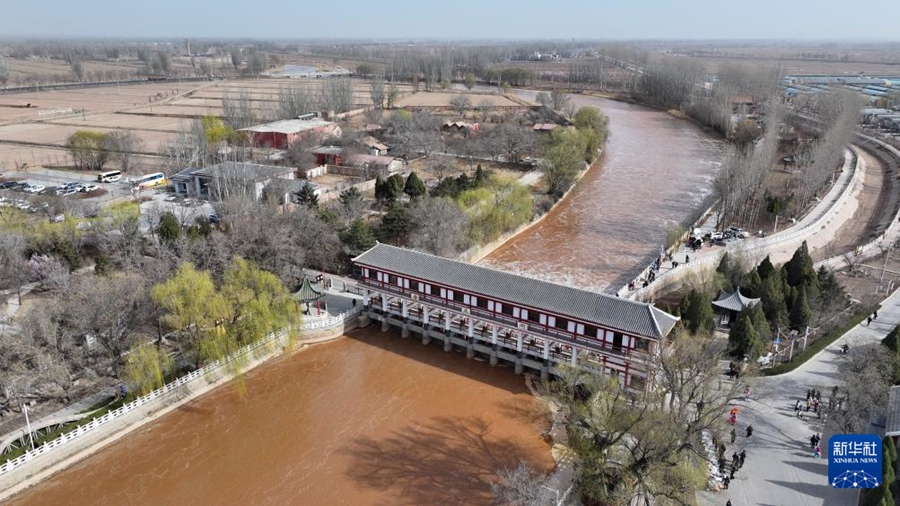 Ningxia, apre la chiusa per deviare l'acqua dal Fiume Giallo per l'irrigazione