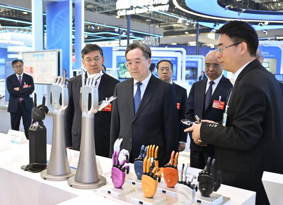 Vice Premier cinese invita alla costruzione di una comunità scientifico-tecnologica globale