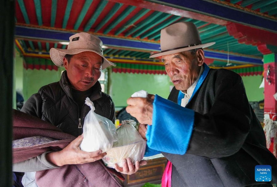 Ex servo assiste allo straordinario sviluppo dello Xizang cinese