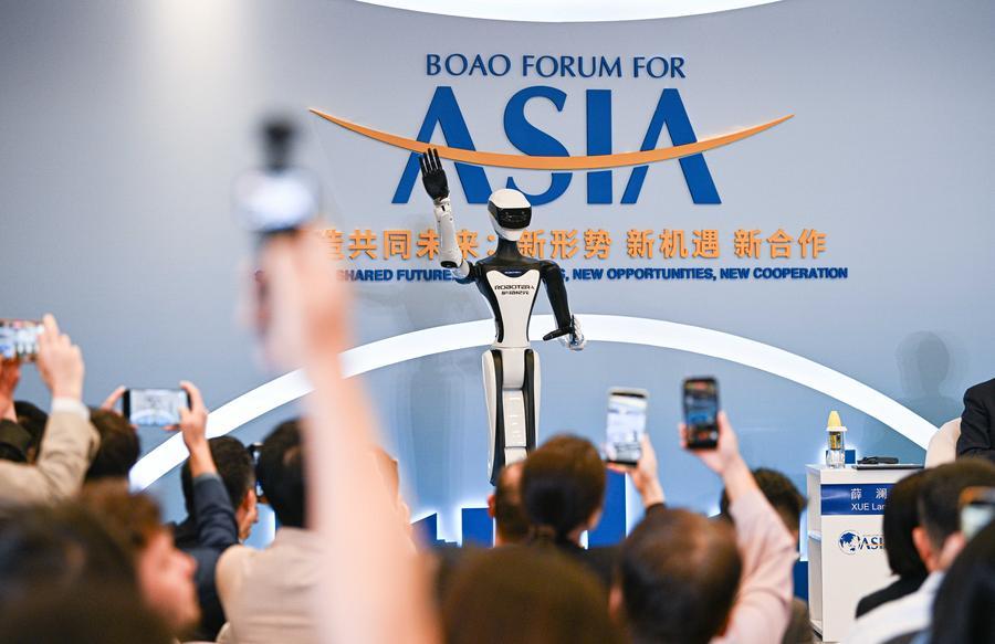 Robot ritratto durante la Conferenza annuale del Boao Forum for Asia (BFA) 2026 nella provincia di Hainan, Cina meridionale. (25 marzo 2026 - Xinhua/Pu Xiaoxu)