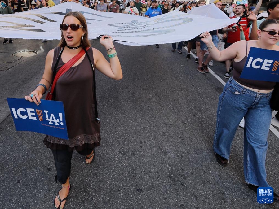 USA: proteste su larga scala con la partecipazione di milioni di persone
