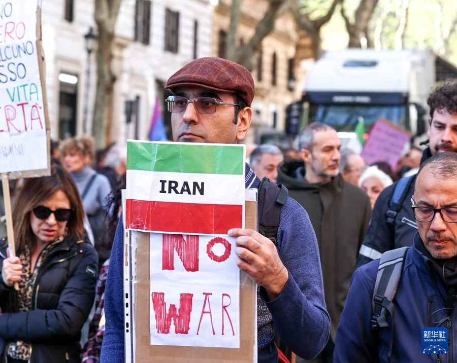 Roma: manifestazione di protesta contro la guerra