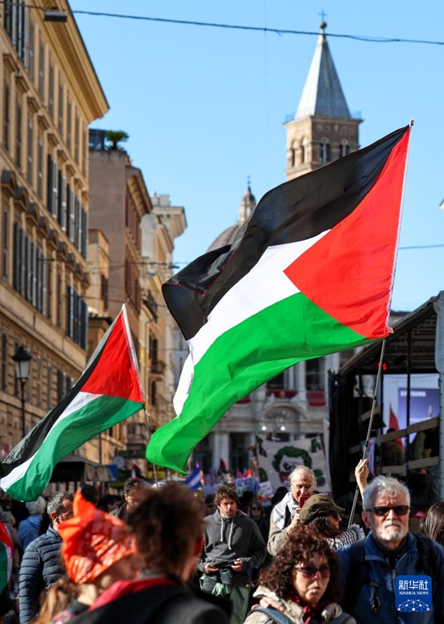 Roma: manifestazione di protesta contro la guerra