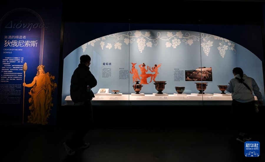 Mostra di antiche ceramiche greche dipinte inaugurata nel Ningxia