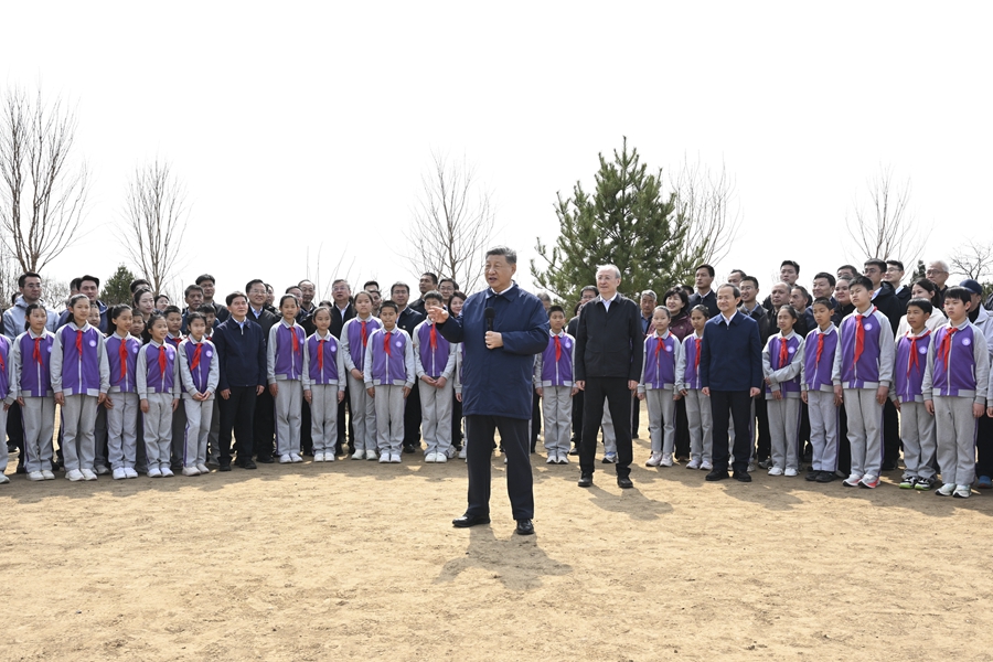 Xi Jinping sottolinea la necessità di arricchire il paesaggio naturale e di rendere più nitidi i tratti della modernizzazione in stile cinese