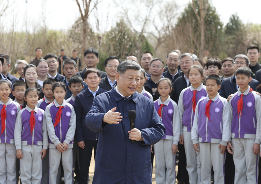 Xi Jinping sottolinea la necessità di arricchire il paesaggio naturale e di rendere più nitidi i tratti della modernizzazione in stile cinese