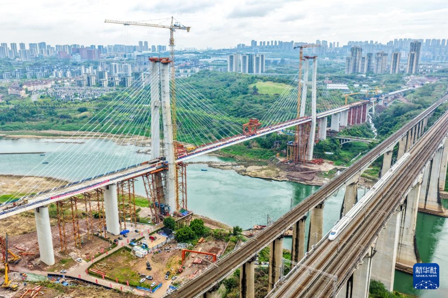 Collegamento di tutti i ponti della linea ferroviaria ad alta velocità Chengdu-Chongqing