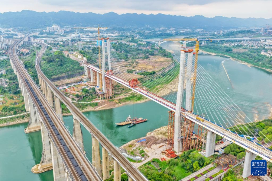 Collegamento di tutti i ponti della linea ferroviaria ad alta velocità Chengdu-Chongqing