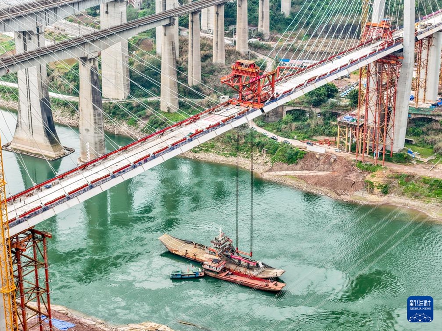Collegamento di tutti i ponti della linea ferroviaria ad alta velocità Chengdu-Chongqing