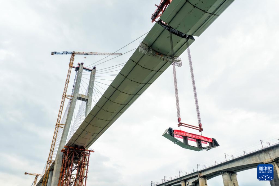 Collegamento di tutti i ponti della linea ferroviaria ad alta velocità Chengdu-Chongqing
