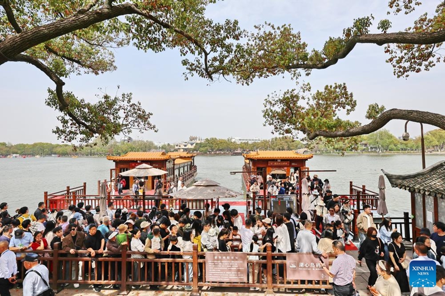 Il turismo stimola l'economia durante la Festa di Qingming