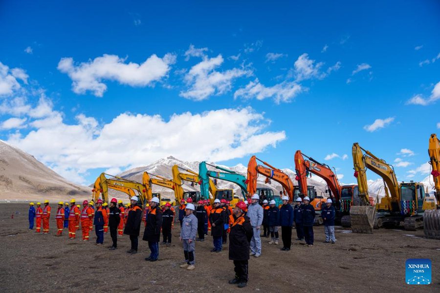 Prende il via la costruzione di una centrale solare termica a un'altitudine di 4.550 metri nello Xizang