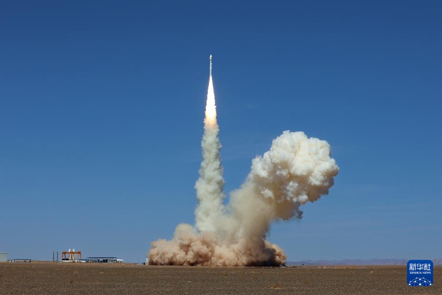 Cina, lanciati 8 satelliti con un solo razzo vettore