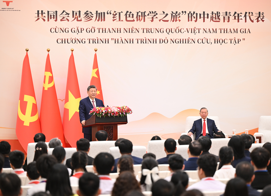 Xi Jinping e To Lam incontrano rappresentanti dei giovani cinesi e vietnamiti