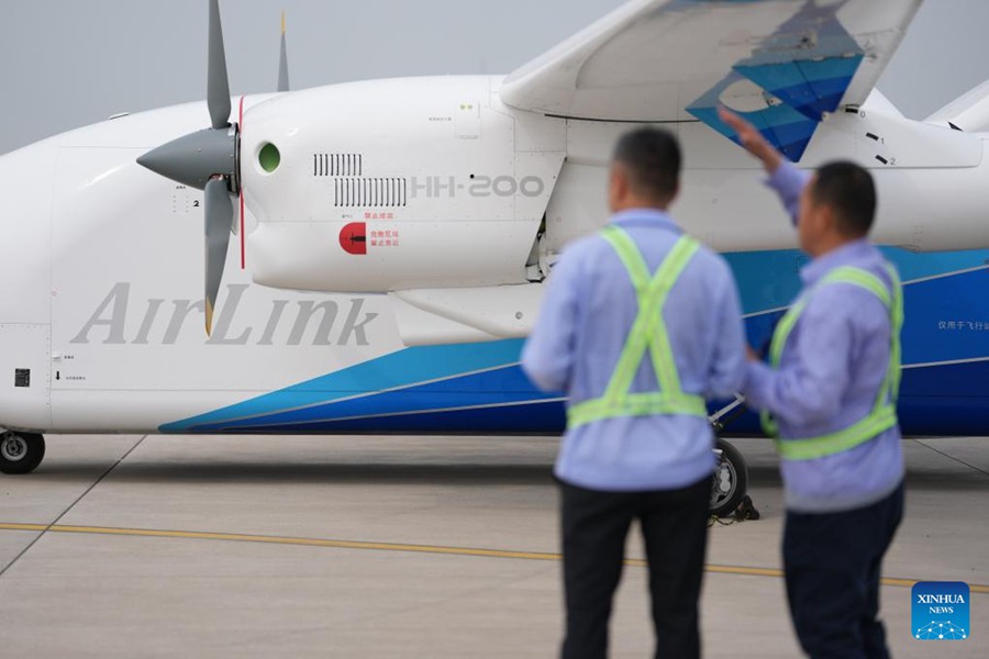 Il sistema cinese di aeromobili cargo commerciali senza pilota HH-200 completa il volo inaugurale