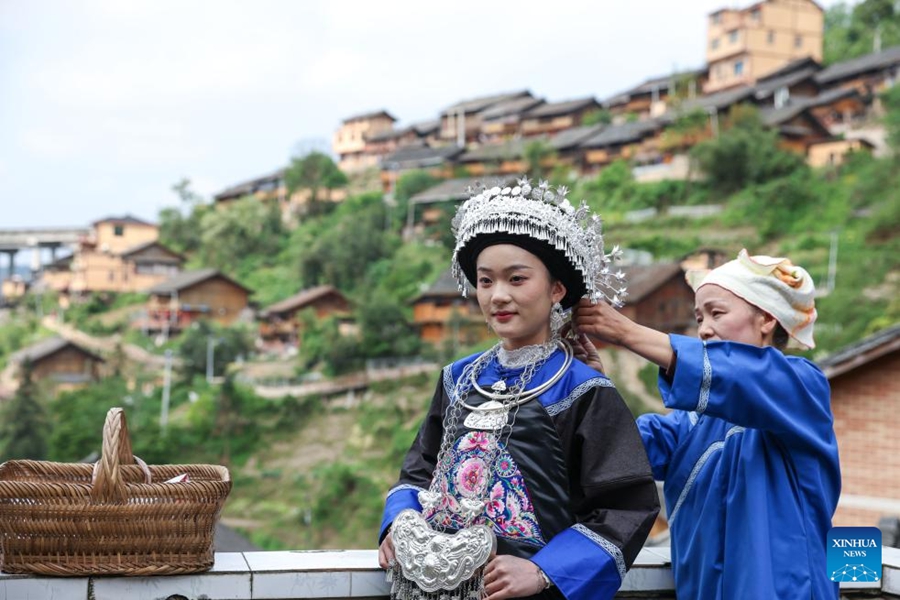 Celebrata la Festa di Sanyuesan in Guizhou