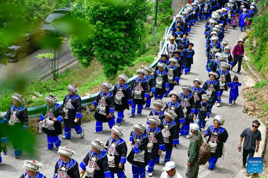 Celebrata la Festa di Sanyuesan in Guizhou