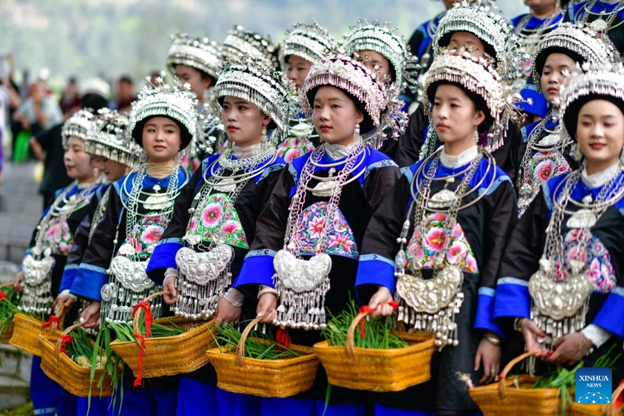 Celebrata la Festa di Sanyuesan in Guizhou
