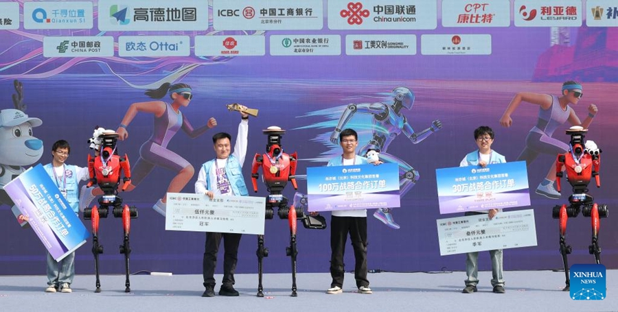 Robot umanoide supera il record mondiale umano della mezza maratona a Beijing