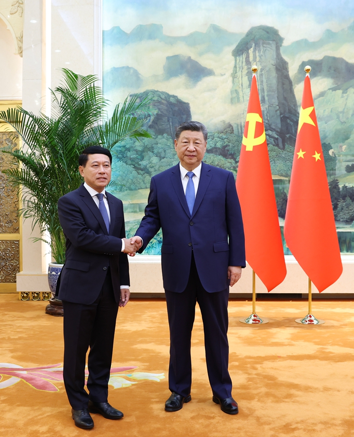 Xi Jinping incontra il Vice Primo Ministro Laotiano Saleumxay Kommasith