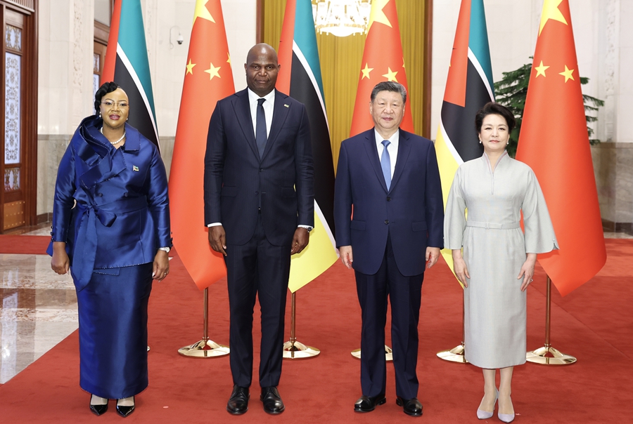 Xi Jinping incontra il Presidente del Mozambico Daniel Chapo