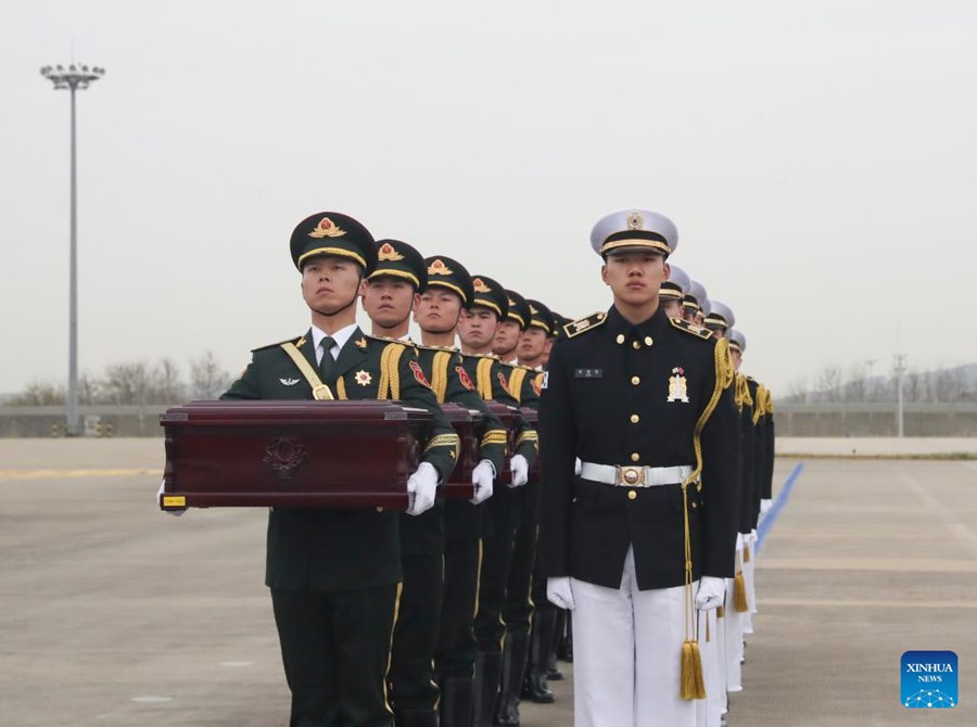 Rientrano in Cina le spoglie di 12 martiri dell'Esercito Popolare di Liberazione