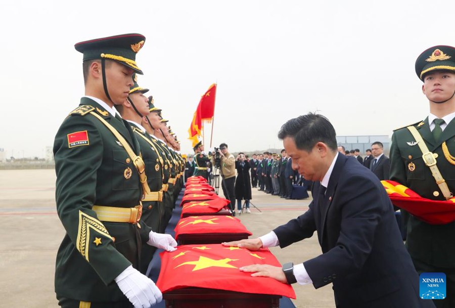 Rientrano in Cina le spoglie di 12 martiri dell'Esercito Popolare di Liberazione