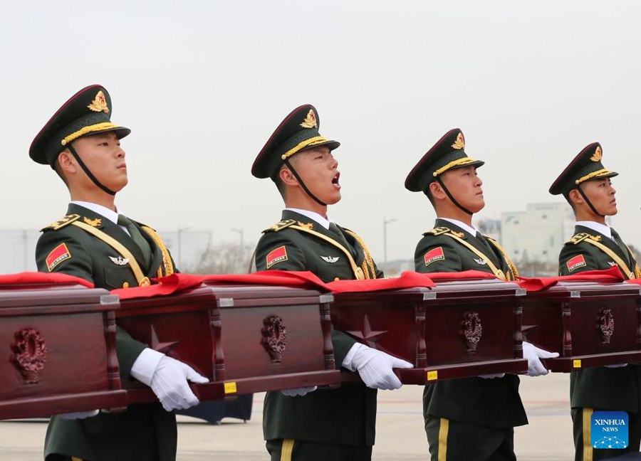Rientrano in Cina le spoglie di 12 martiri dell'Esercito Popolare di Liberazione