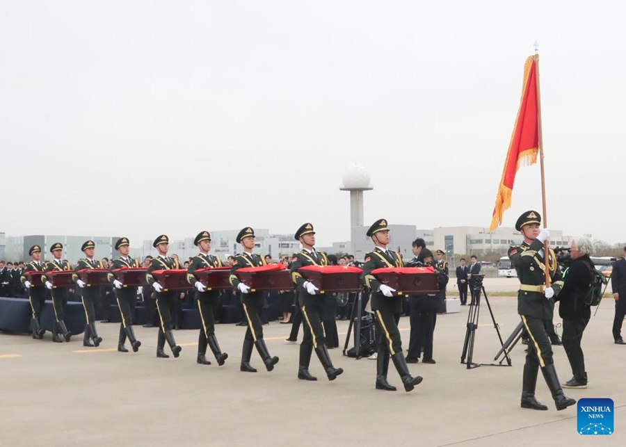 Rientrano in Cina le spoglie di 12 martiri dell'Esercito Popolare di Liberazione