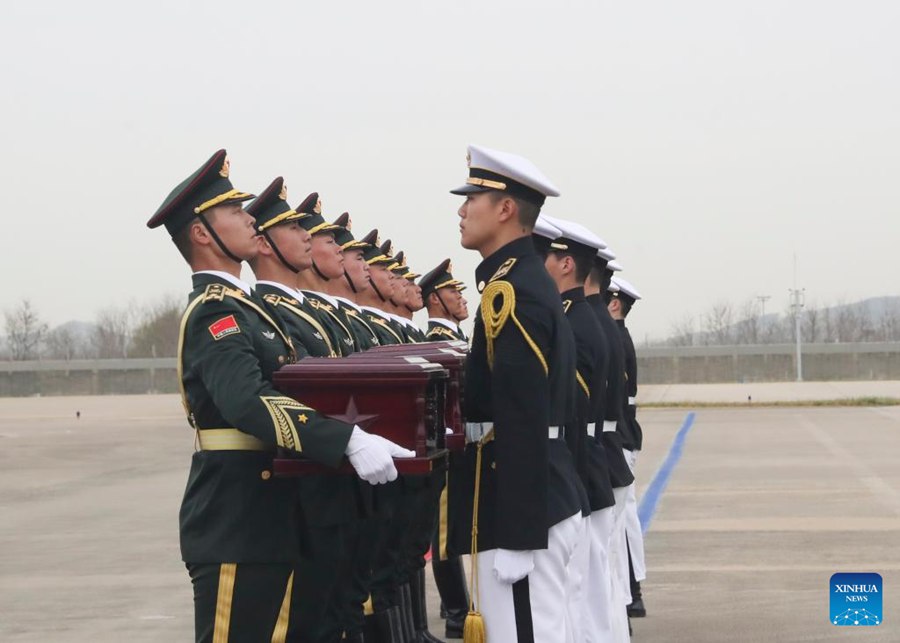 Rientrano in Cina le spoglie di 12 martiri dell'Esercito Popolare di Liberazione