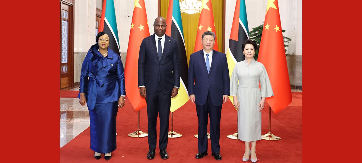 Xi Jinping incontra il Presidente del Mozambico Daniel Chapo
