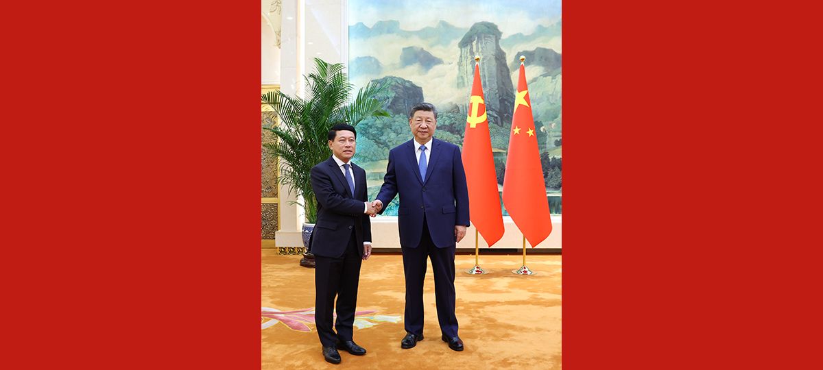 Xi Jinping incontra il Vice Primo Ministro Laotiano Saleumxay Kommasith