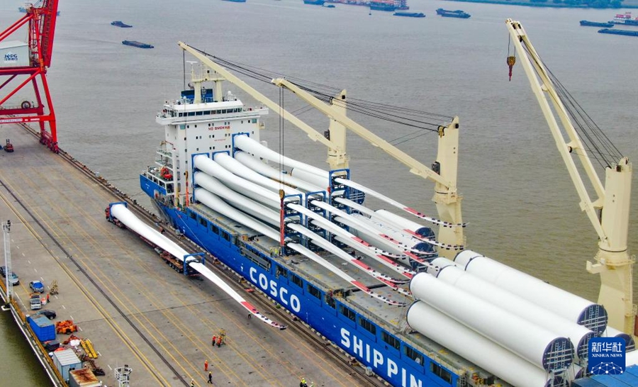 Il porto di Nanjing esporta per la prima volta impianti eolici completi di grandi dimensioni