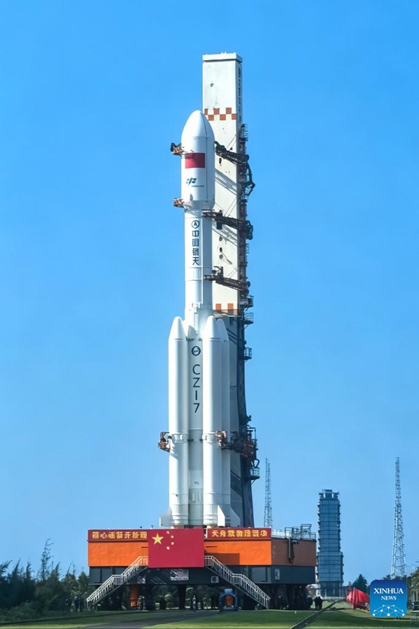 Il veicolo spaziale cargo cinese Tianzhou-10 trasportato al sito di lancio
