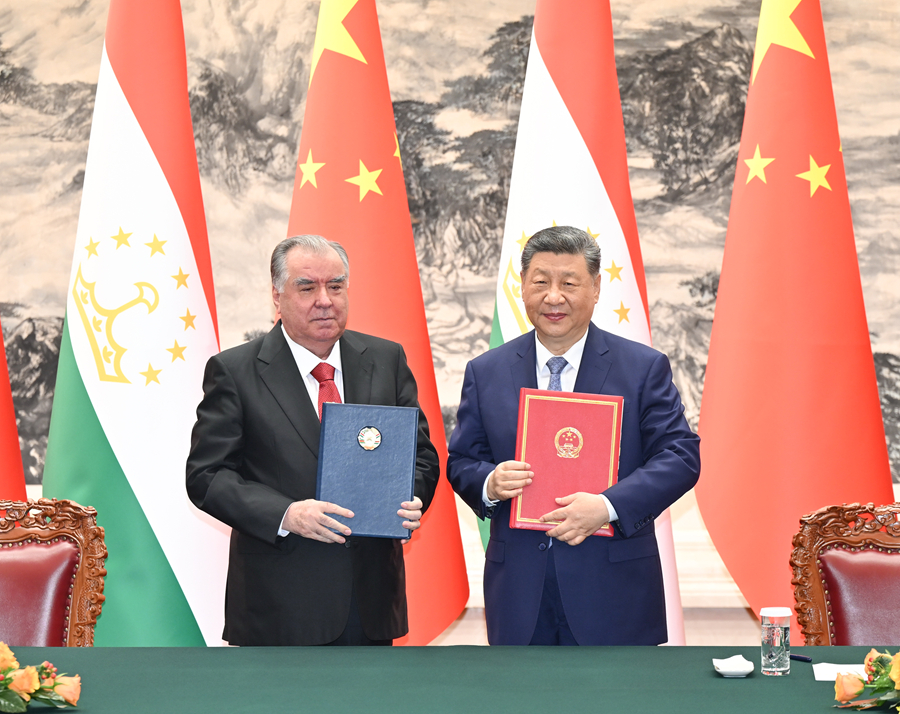 Xi Jinping incontra il Presidente tagiko Emomali Rahmon