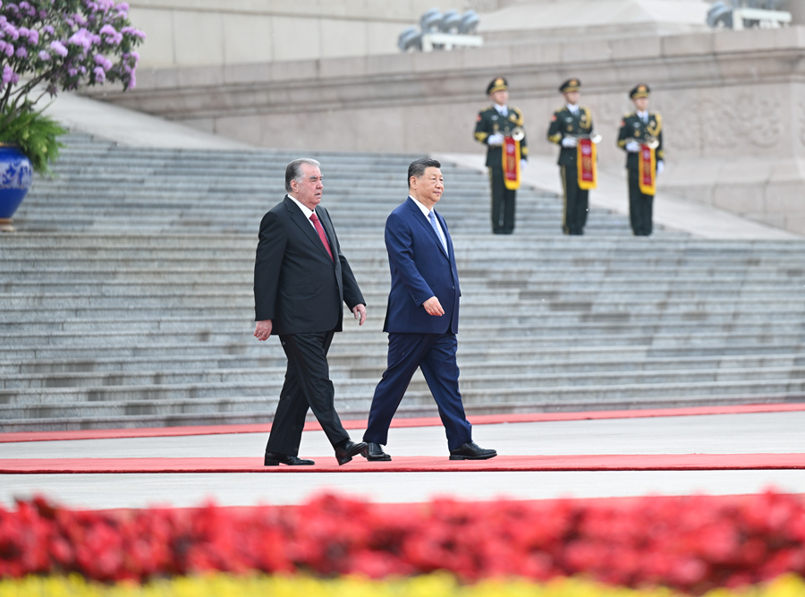 Xi Jinping incontra il Presidente tagiko Emomali Rahmon