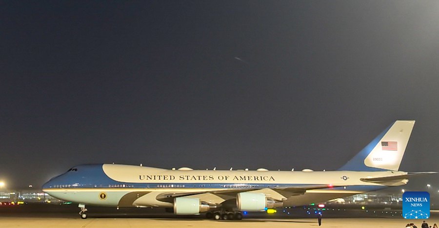 Trump arriva a Beijing per una visita di Stato in Cina